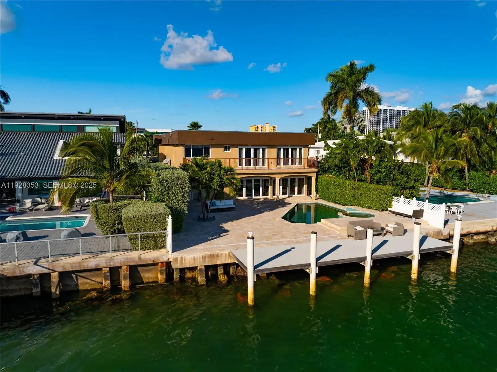 1500 S Treasure Dr, North Bay Village FL 33141 photo 4