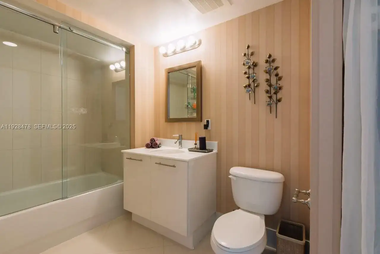 92 SW 3RD St # 1512, Miami FL 33130 photo 3