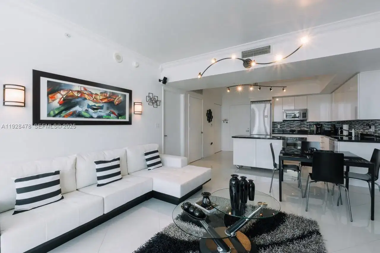 92 SW 3RD St # 1512, Miami FL 33130 photo 5
