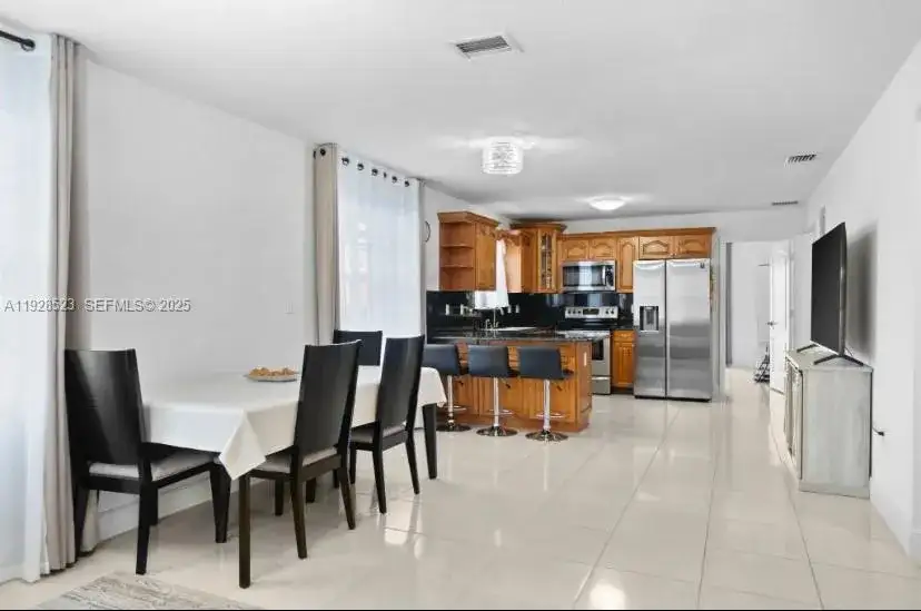 701 NE 6th St, Hallandale Beach FL 33009 photo 4