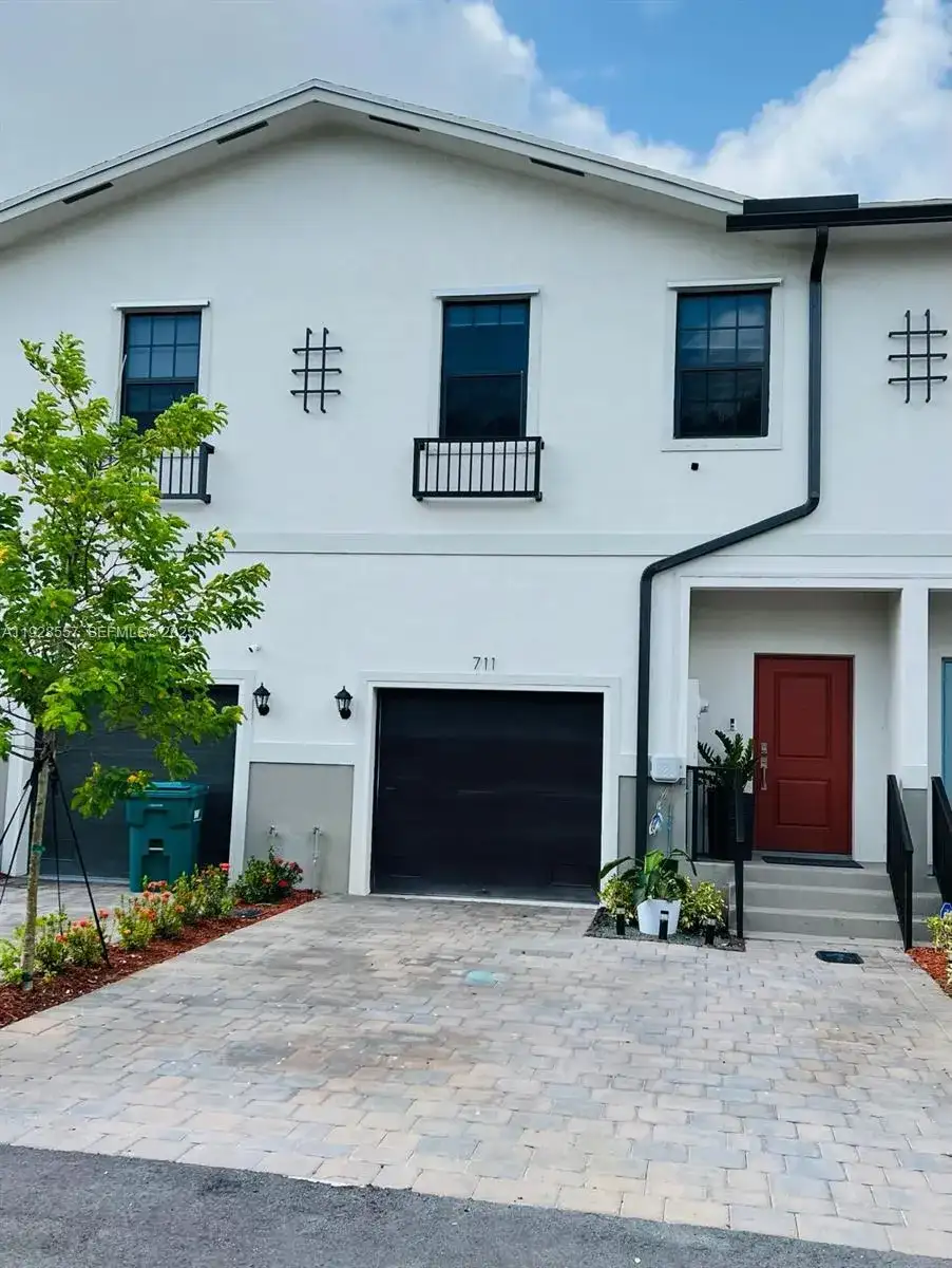711 SW 11th St, Florida City FL 33034 photo 2
