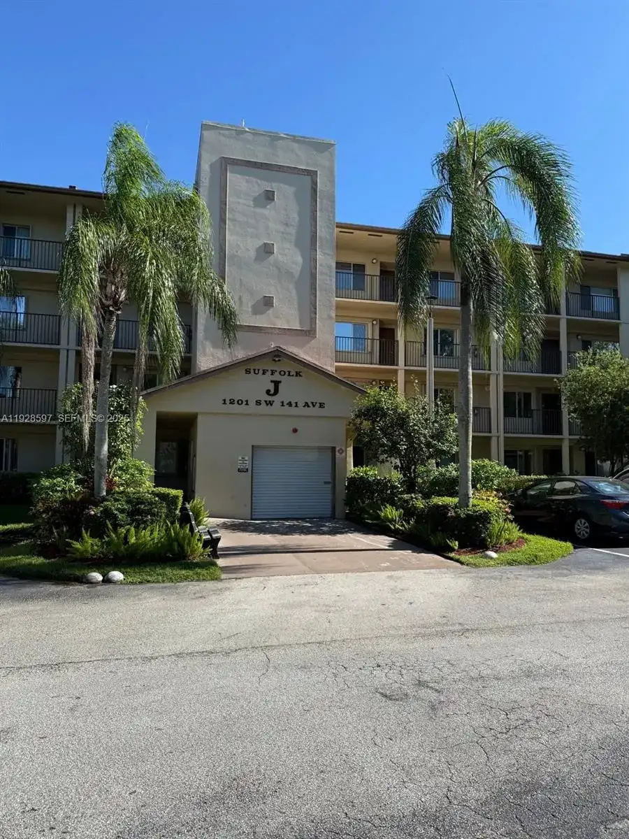 1201 SW 141st Ave # 304J, Pembroke Pines FL 33027 photo 2