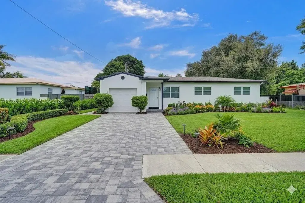 1041 NE 169th St, Miami FL 33162