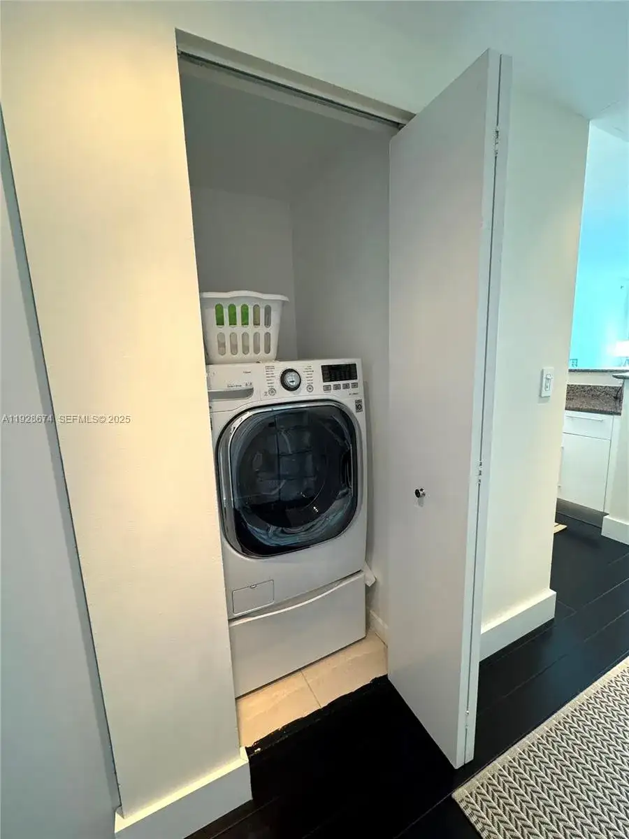 335 S Biscayne Blvd # 2403, Miami FL 33131 photo 3