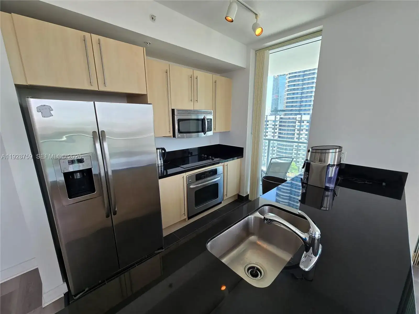 79 SW 12th St, Miami FL 33130 photo 3