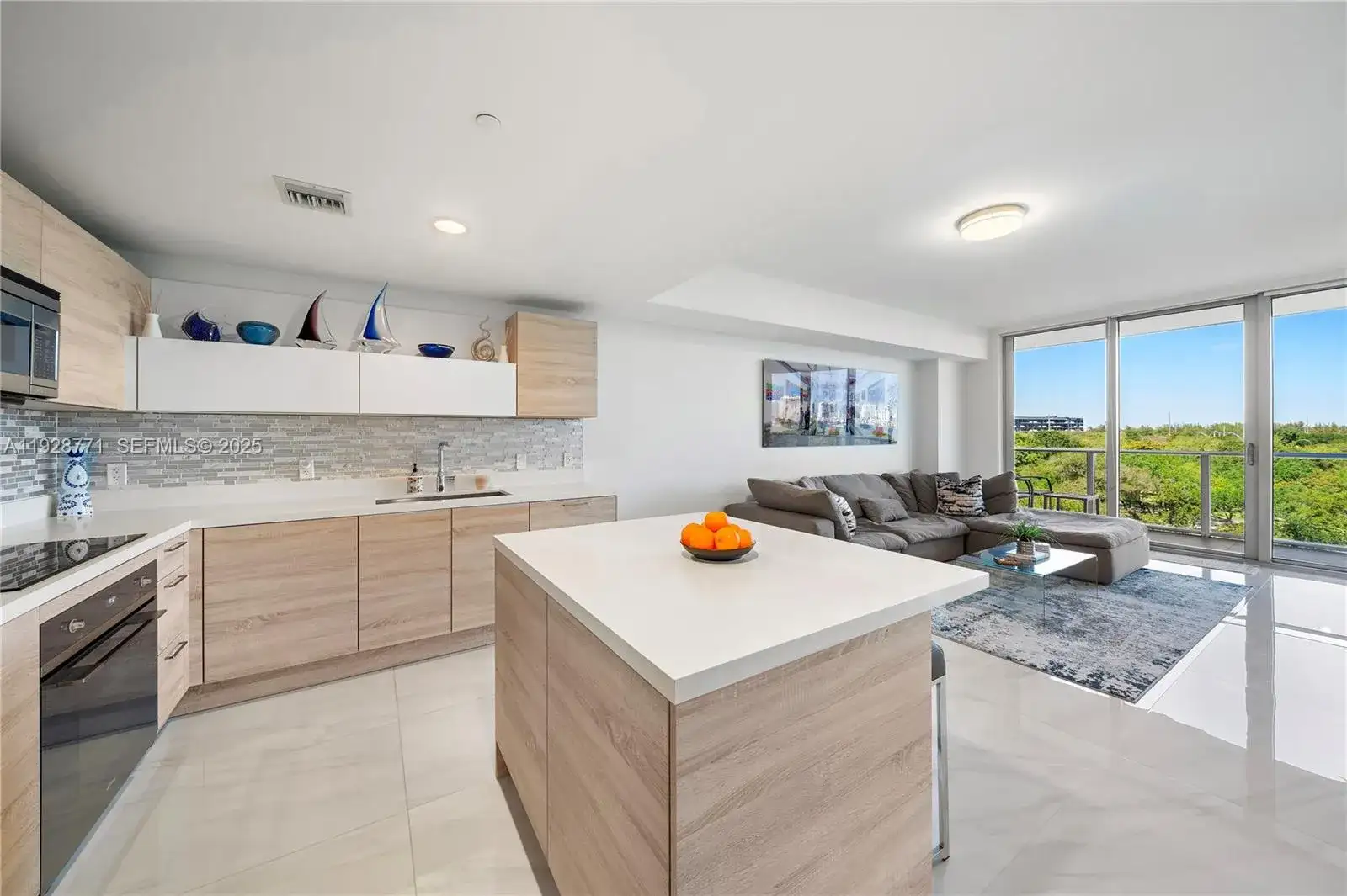 16385 Biscayne Blvd # 503, North Miami Beach FL 33160 photo 4
