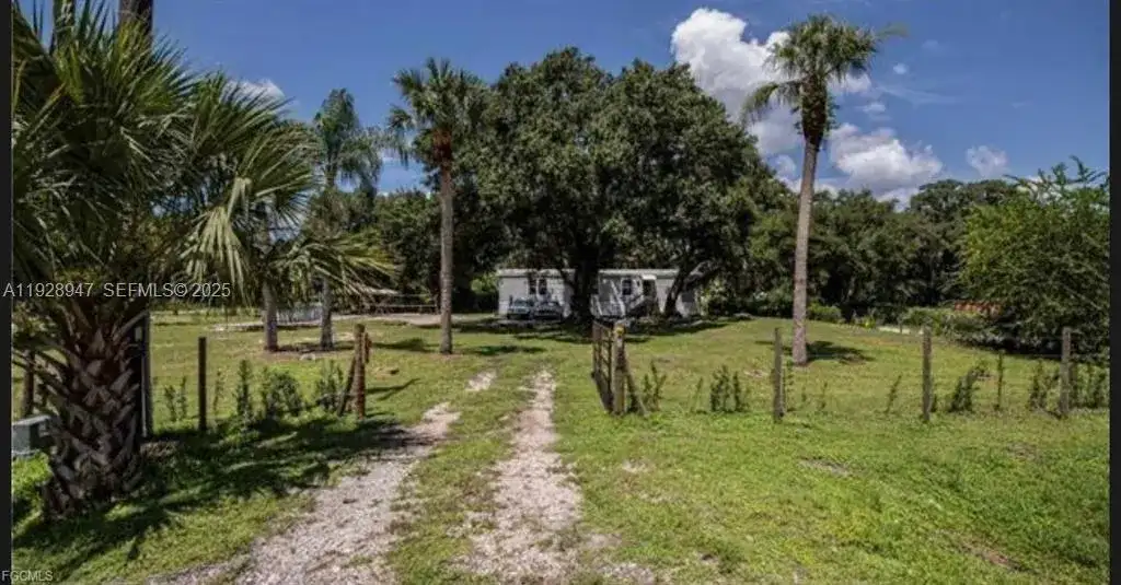 2638 ORTONA LOCKS RD, Moore Haven FL 33471 photo 2