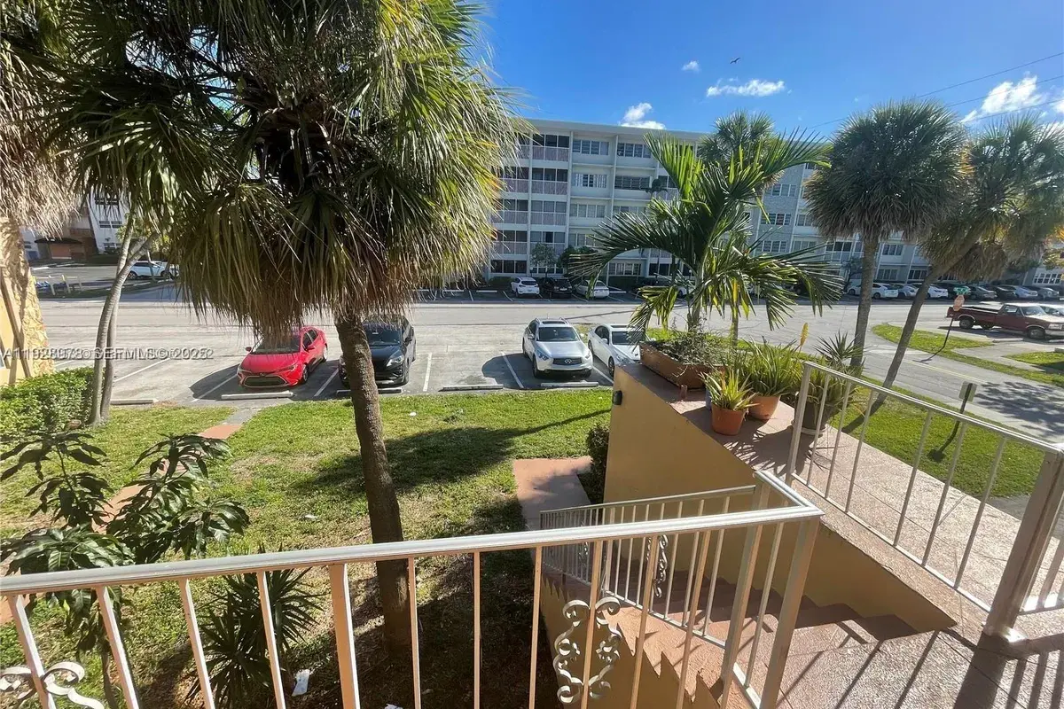 133 SE 4th Ave # 6, Hallandale Beach FL 33009