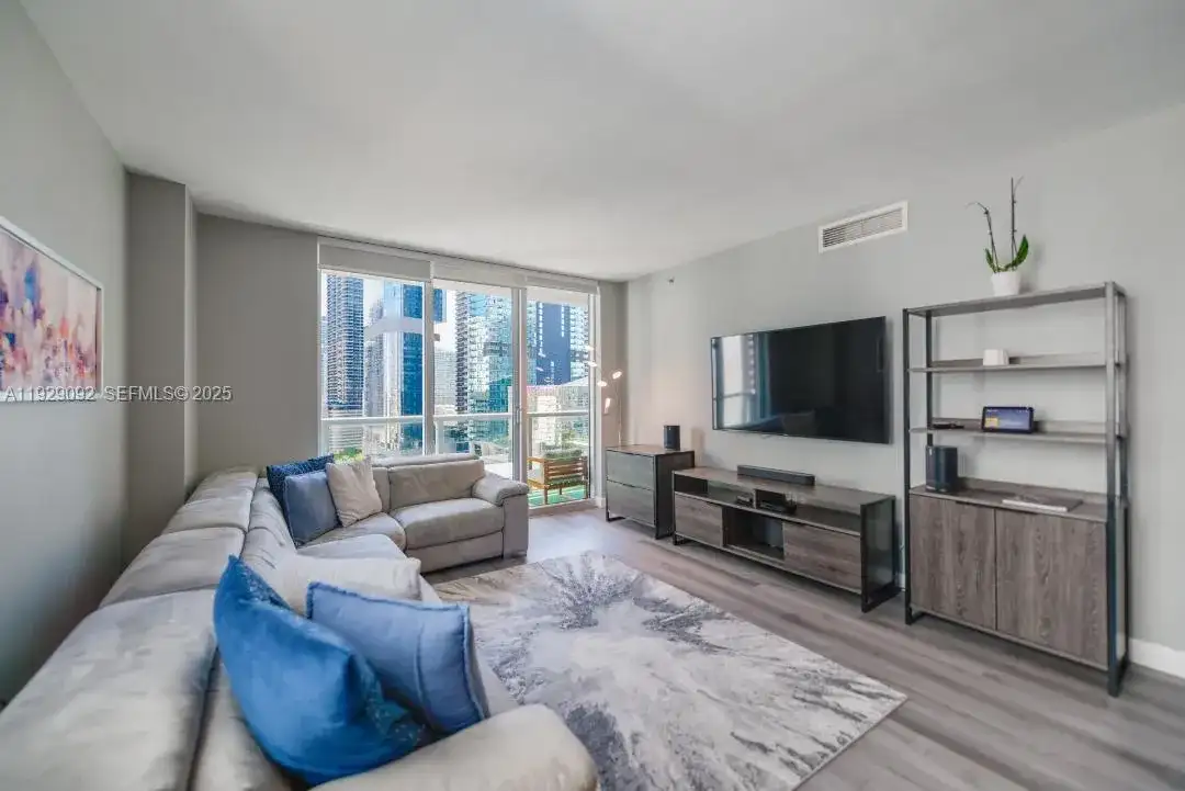 55 SE 6th St # 2110, Miami FL 33131 photo 3