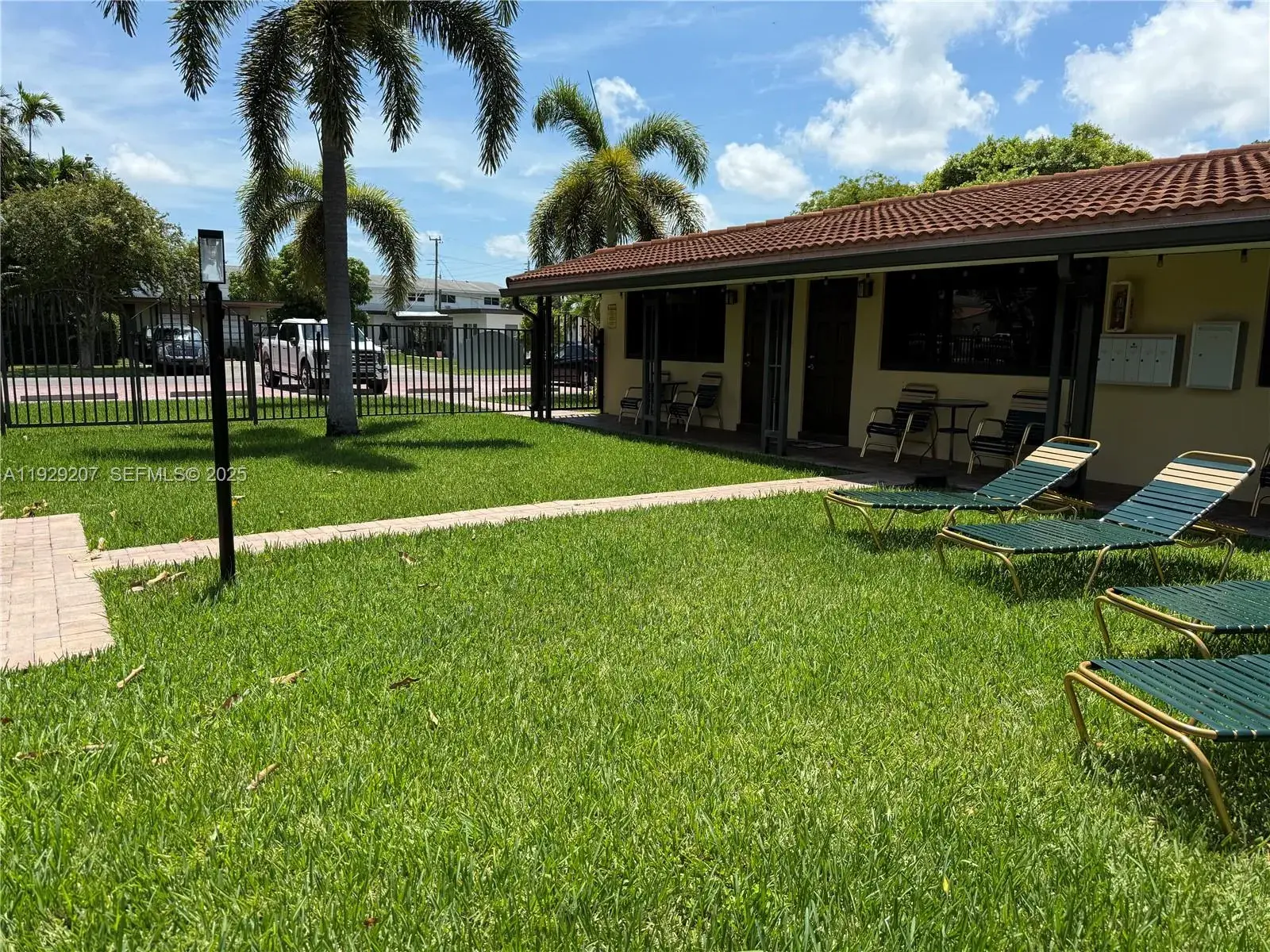 811 NE 10th St # 5, Hallandale Beach FL 33009