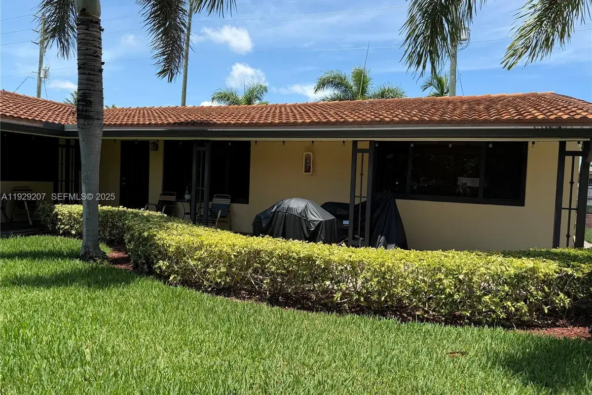 811 NE 10th St # 5, Hallandale Beach FL 33009
