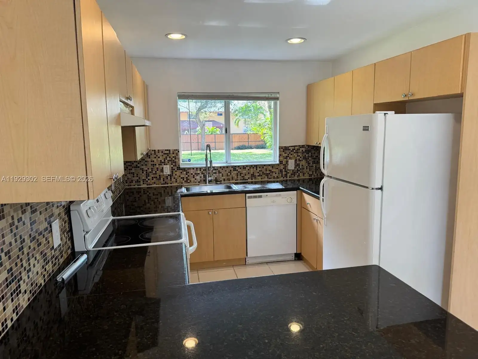 2522 NE 184th Ter, North Miami Beach FL 33160 photo 2