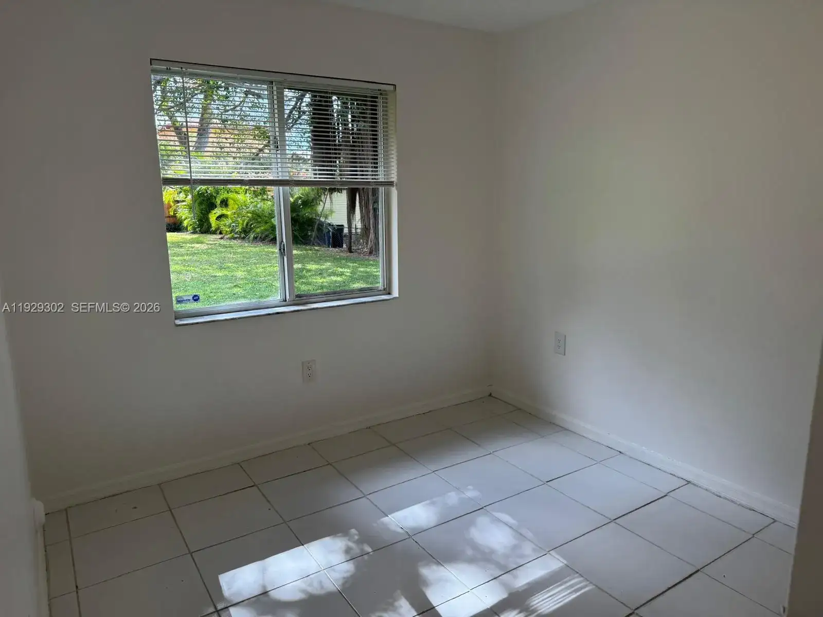 2522 NE 184th Ter, North Miami Beach FL 33160 photo 3