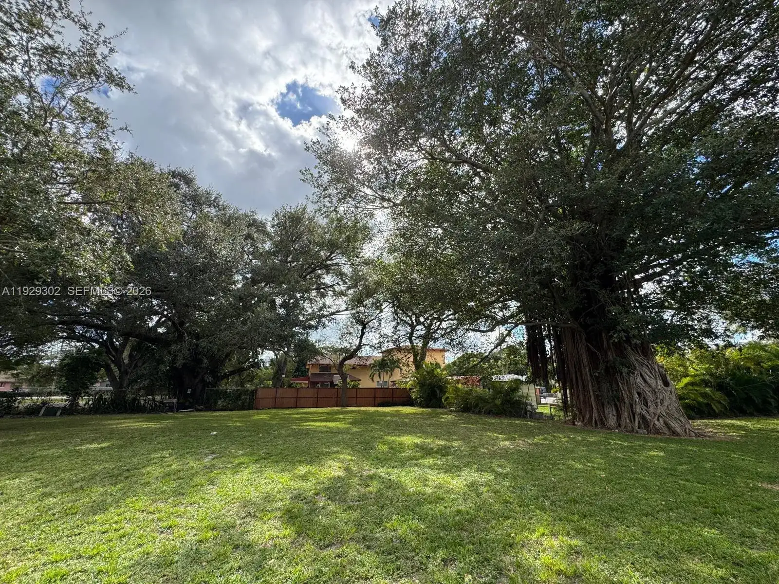 2522 NE 184th Ter, North Miami Beach FL 33160 photo 5