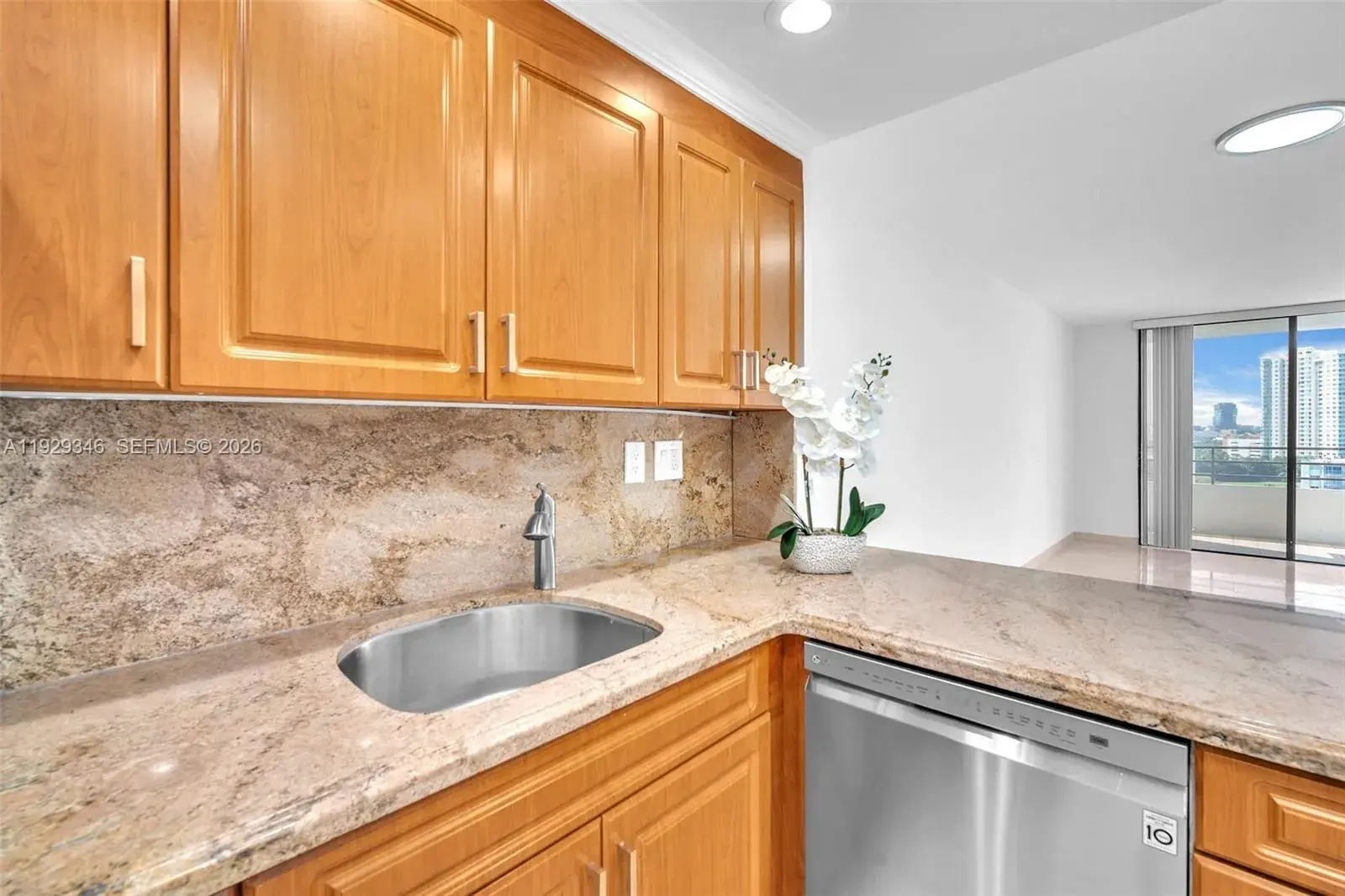 500 Three Islands Blvd # 816, Hallandale Beach FL 33009