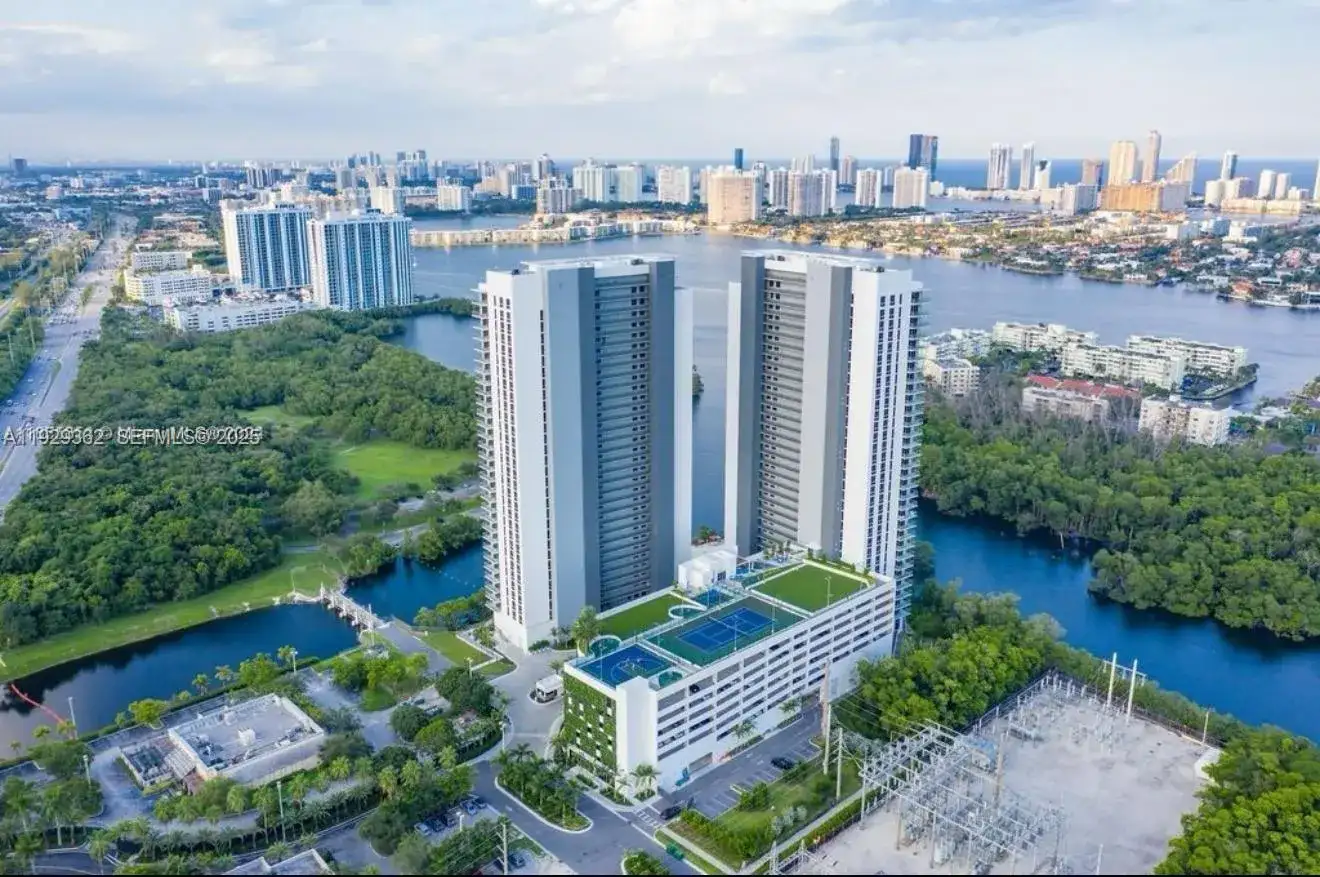 16385 Biscayne Blvd # 301, North Miami Beach FL 33160 photo 3