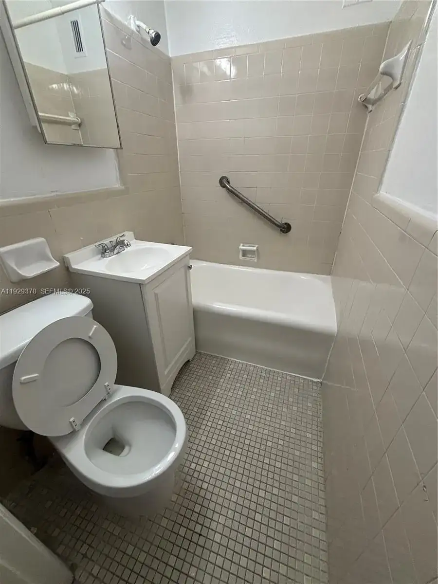 220 23rd St # 303, Miami Beach FL 33139 photo 2