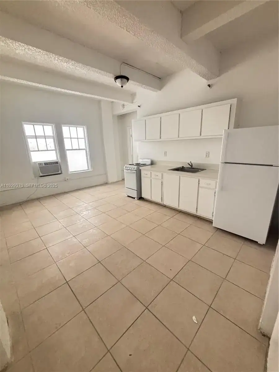 220 23rd St # 303, Miami Beach FL 33139 photo 3