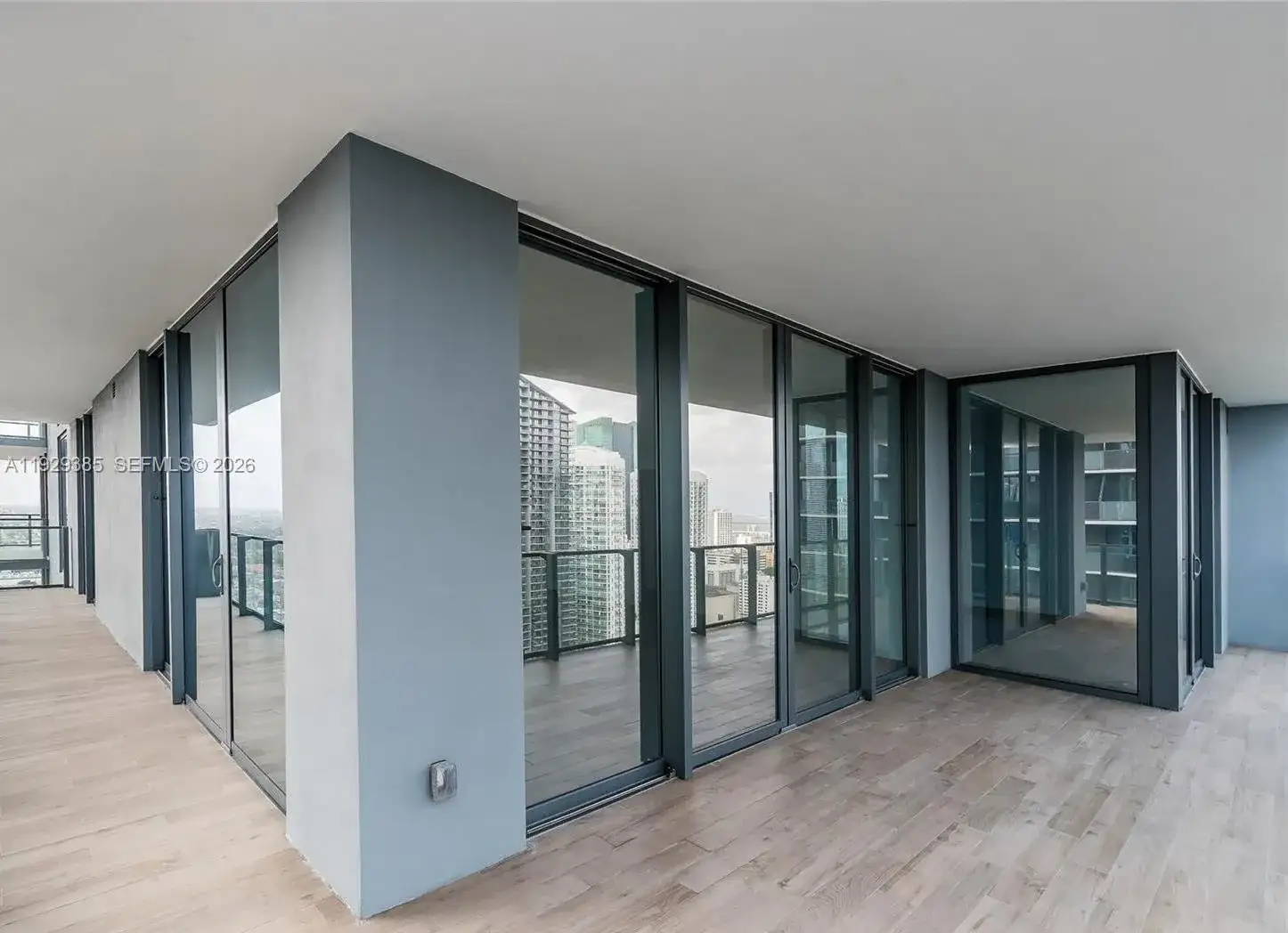 88 SW 7th St # 2501, Miami FL 33130 photo 4