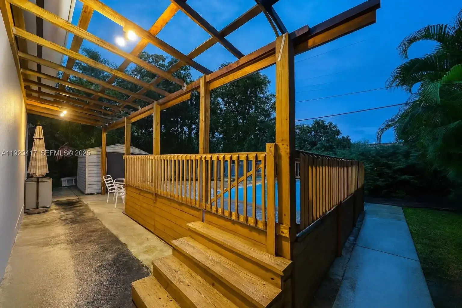 1509 NE 109th St, Miami FL 33161 photo 2