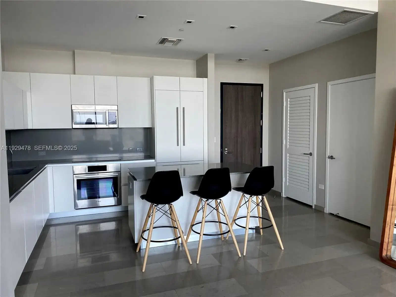 68 SE 6th St # 4008, Miami FL 33131 photo 3