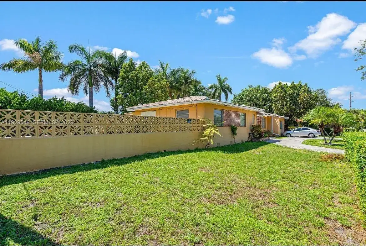 1400 SW 29th Ave, Miami FL 33145 photo 2