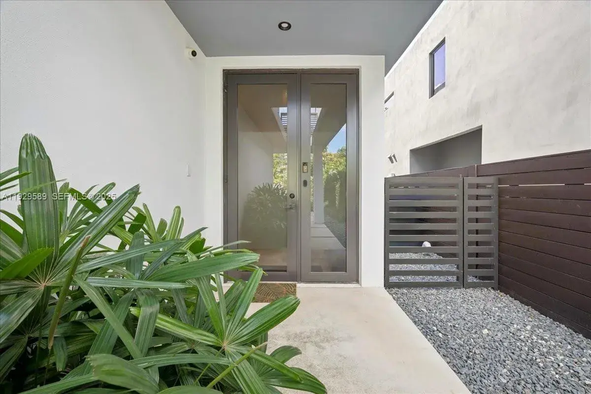 3458 Day Ave, Coconut Grove FL 33133