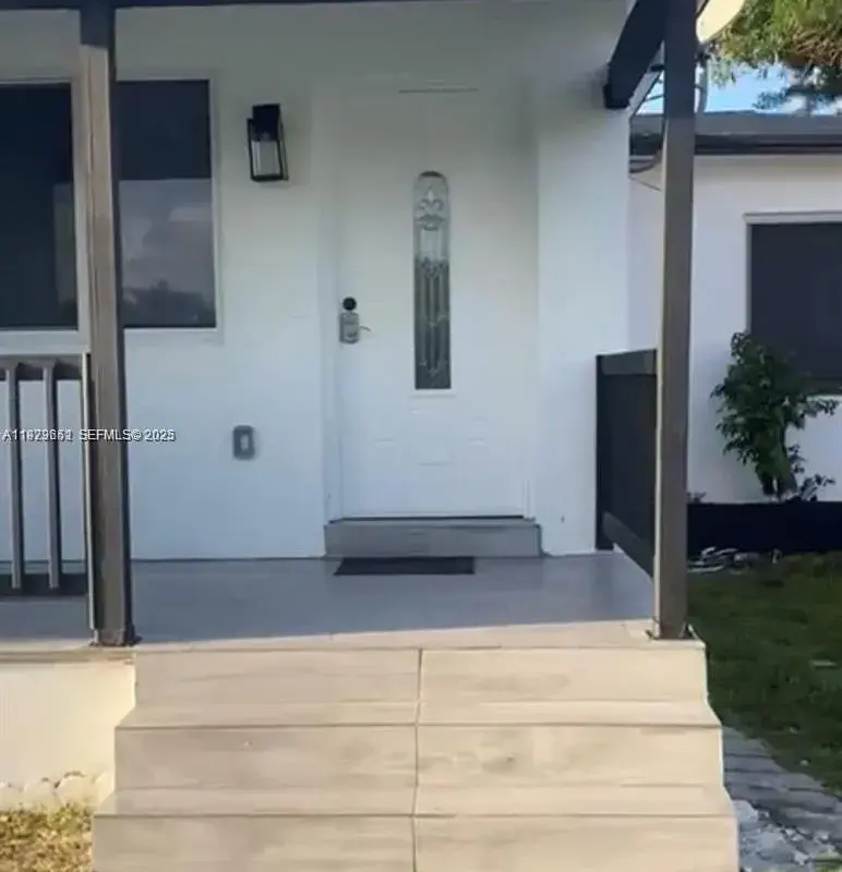 3085 NW 51st St, Miami FL 33142