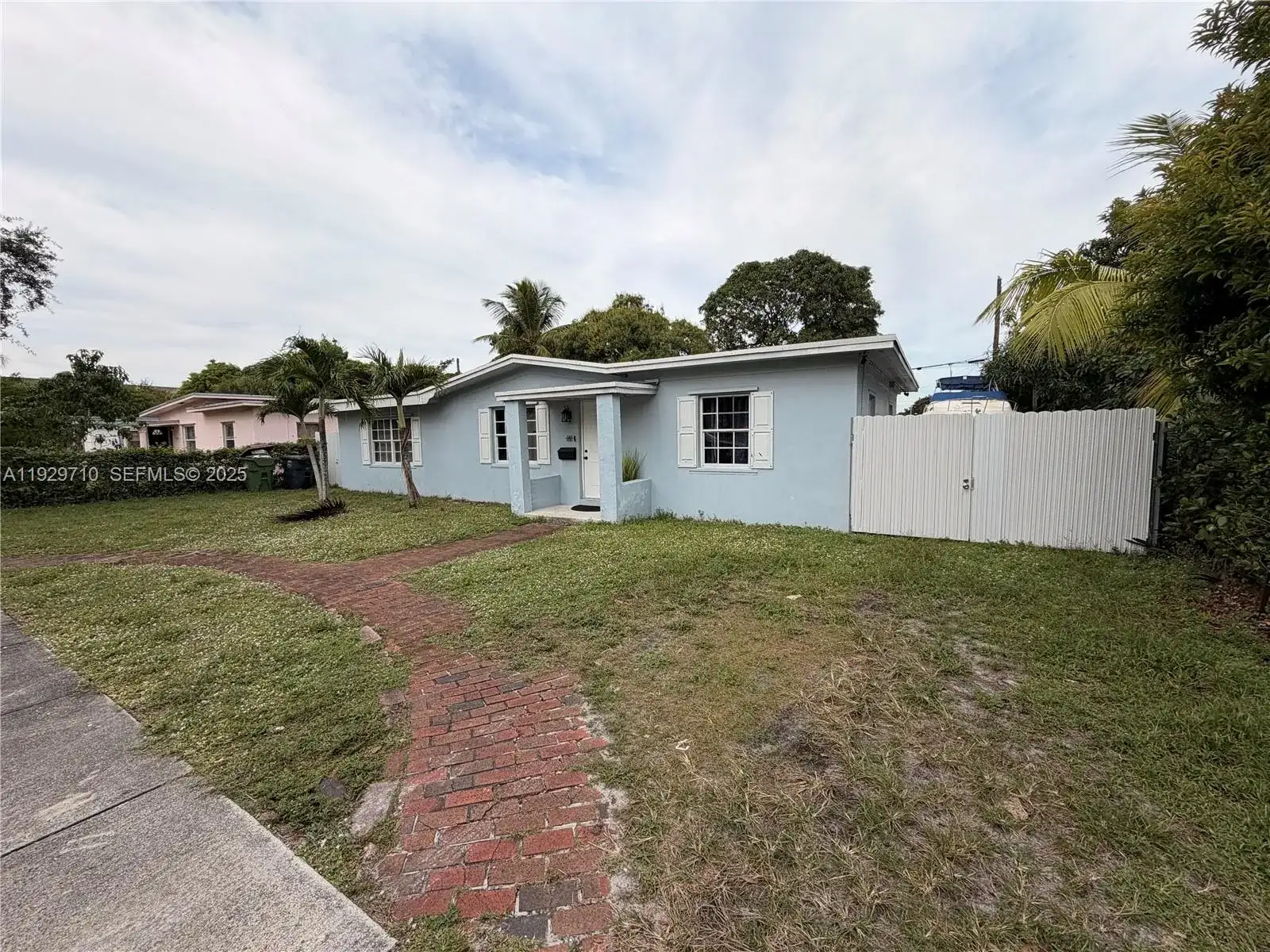 545 NW 136 St, North Miami FL 33168 photo 2