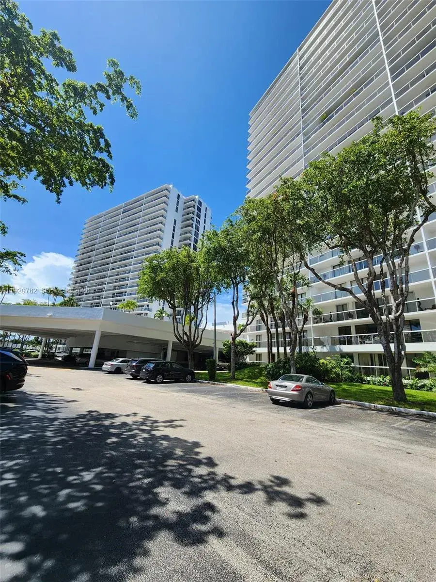 3701 N Country Club Dr # 2204, Aventura FL 33180