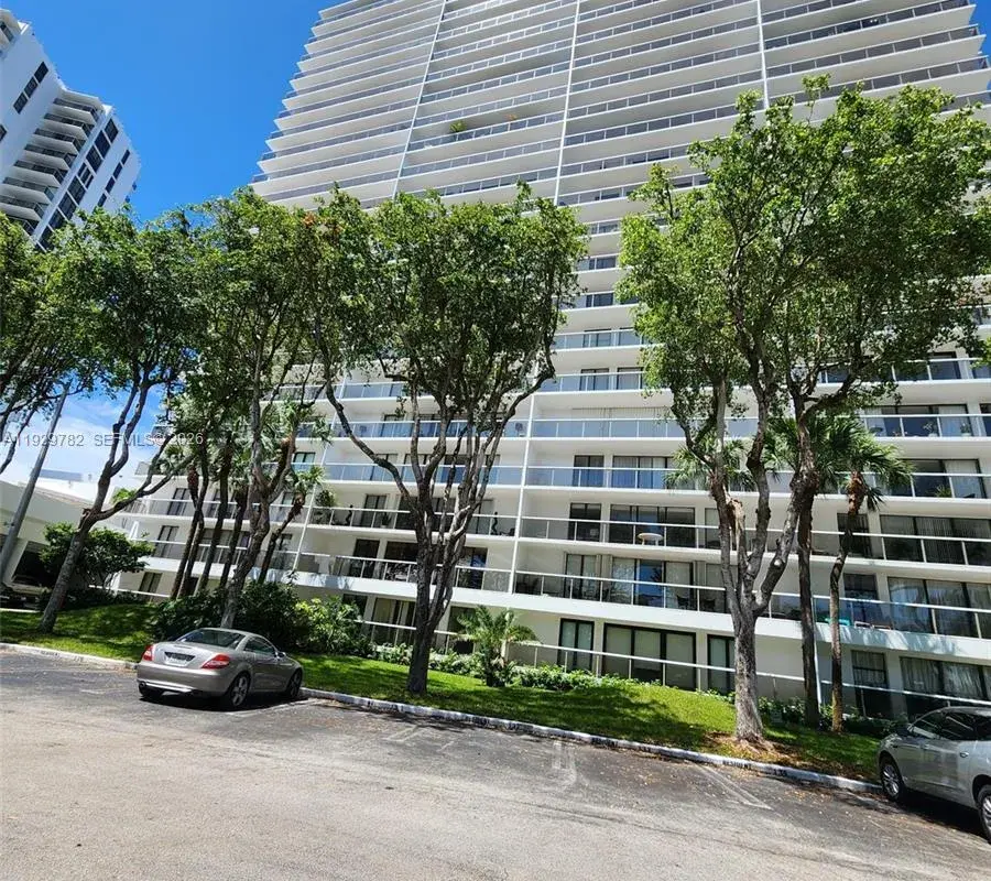 3701 N Country Club Dr # 2204, Aventura FL 33180