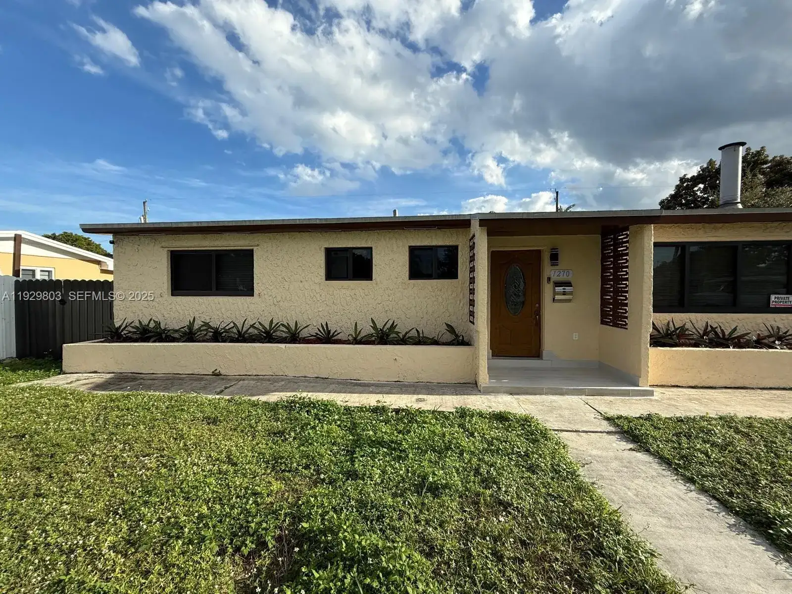 1270 North Dr, Miami FL 33179 photo 2