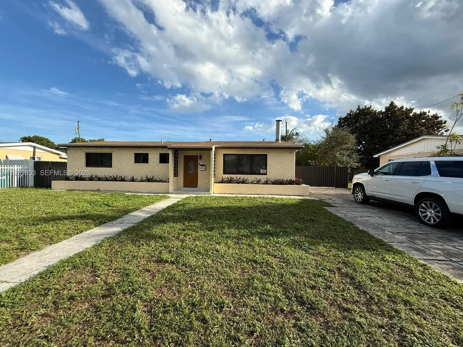 1270 North Dr, Miami FL 33179 photo 5