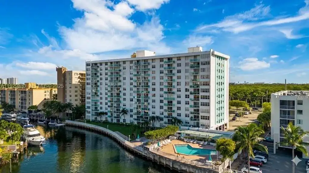 2841 NE 163rd St # 706, North Miami Beach FL 33160 photo 3
