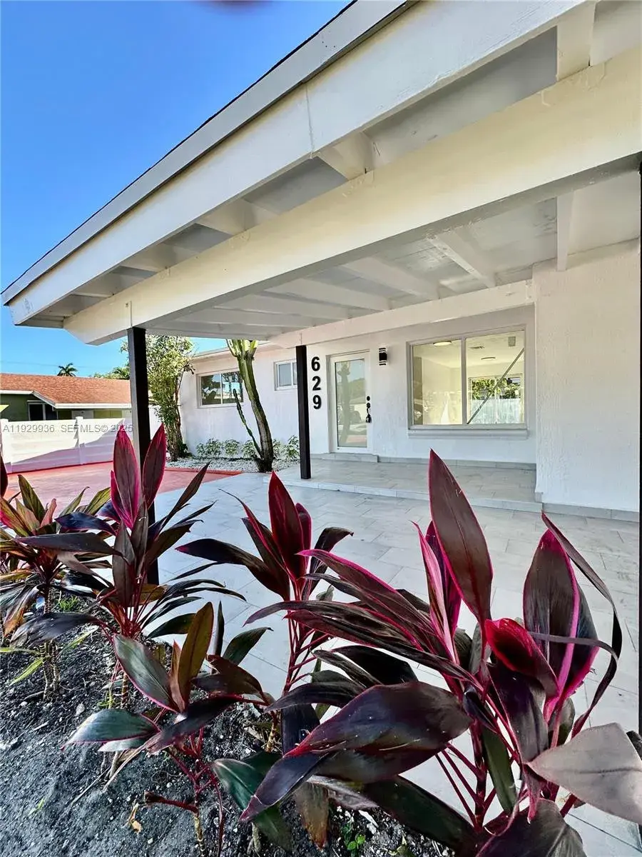 629 SW 4th St, Hallandale Beach FL 33009