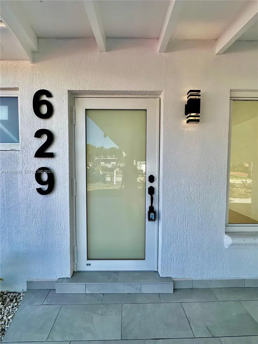 629 SW 4th St, Hallandale Beach FL 33009