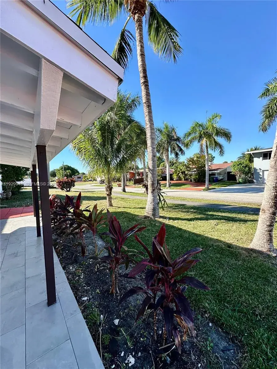 629 SW 4th St, Hallandale Beach FL 33009