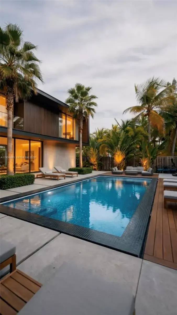2740 NE 16th St, Pompano Beach FL 33062