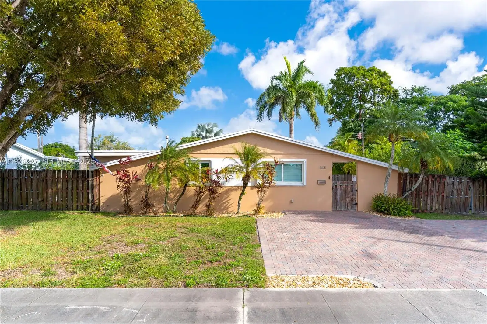 11051 SW 69th Dr, Miami FL 33173 photo 2