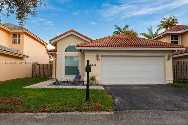 6952 NW 27th Ct, Margate FL 33063
