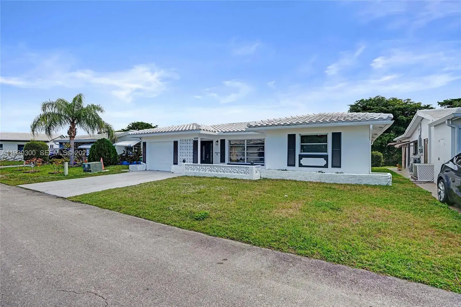 5810 NW 81st Ave, Tamarac FL 33321 photo 2