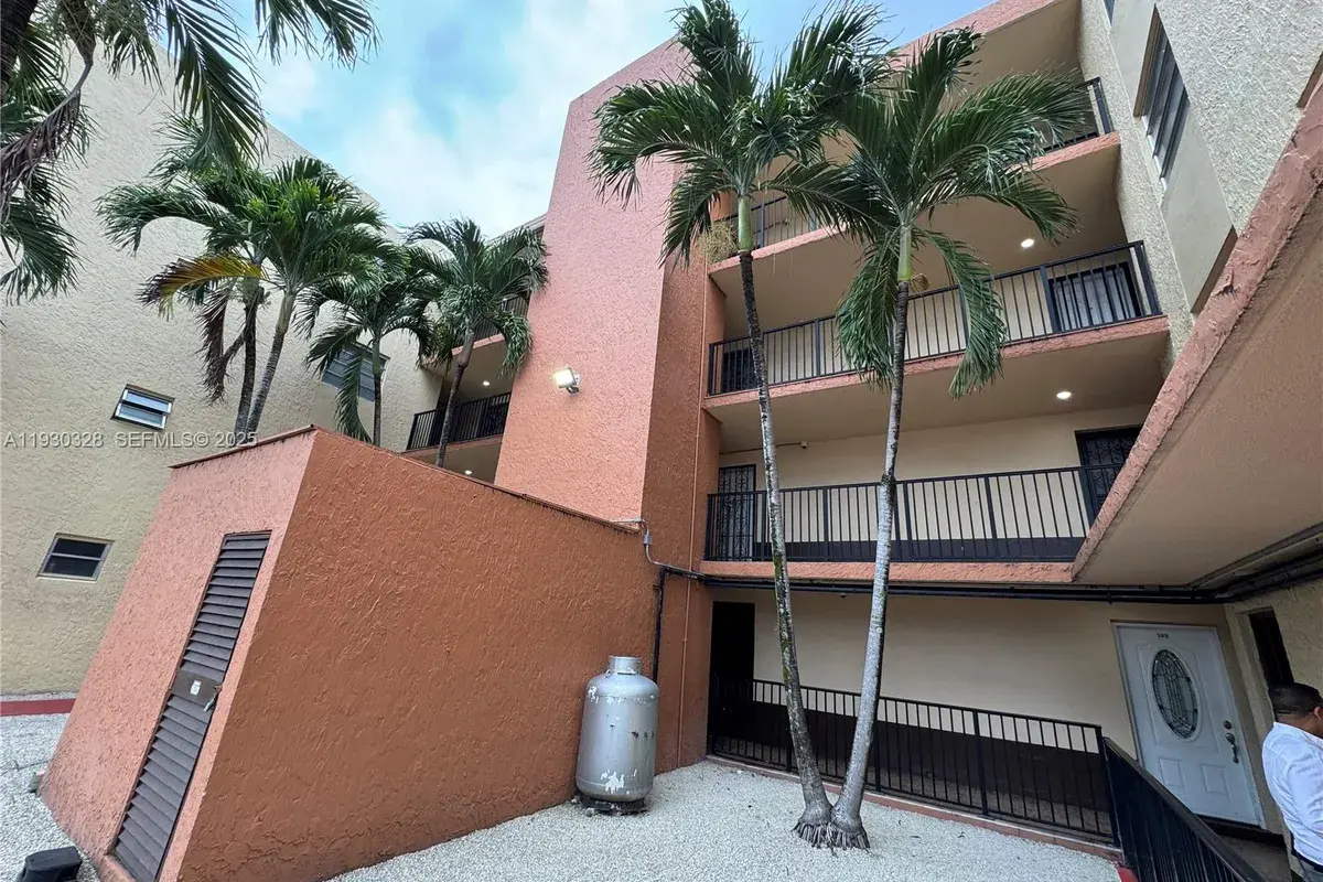 677 SW 9th Ave # 212, Miami FL 33130