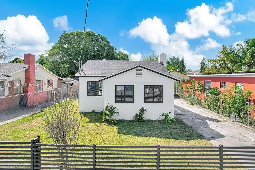 3040 NW 13th Ave, Miami FL 33142 photo 2