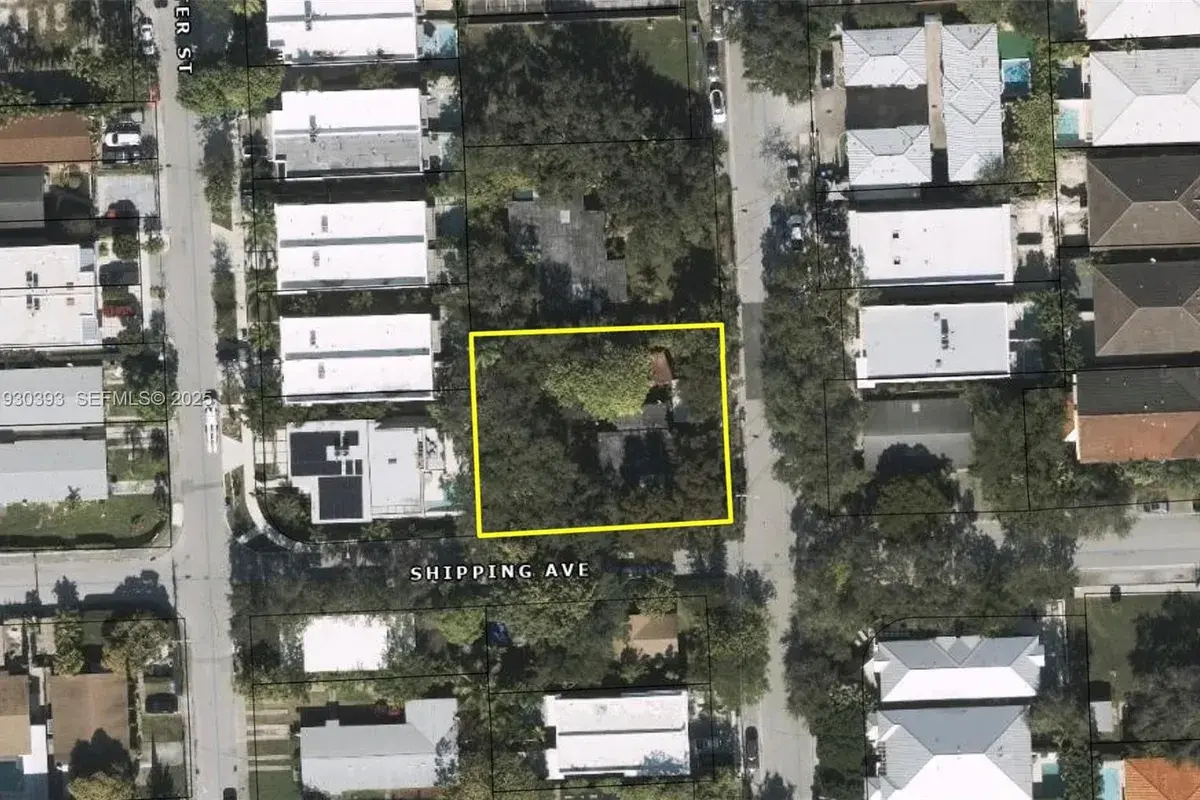 3090 Hibiscus St, Miami FL 33133