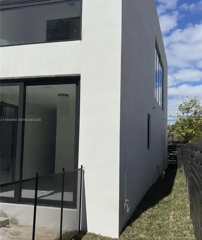 2484 SW 18th St, Miami FL 33145