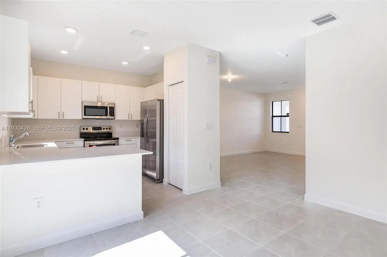 23521 SW 129th Ave, Homestead FL 33032 photo 3