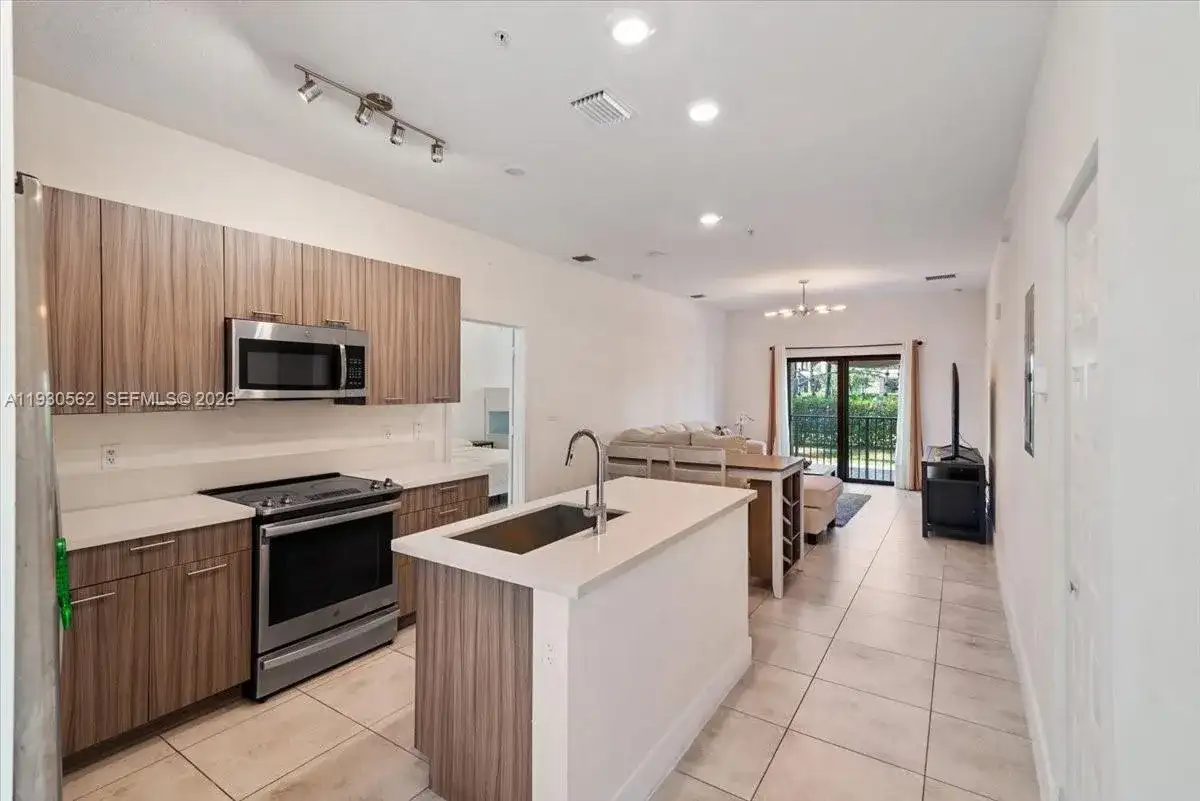 4636 NW 84th Ave # 13, Doral FL 33166 photo 2