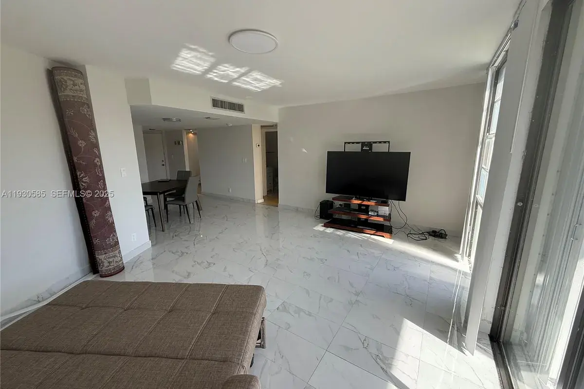 3475 N Country Club Dr # 408, Aventura FL 33180