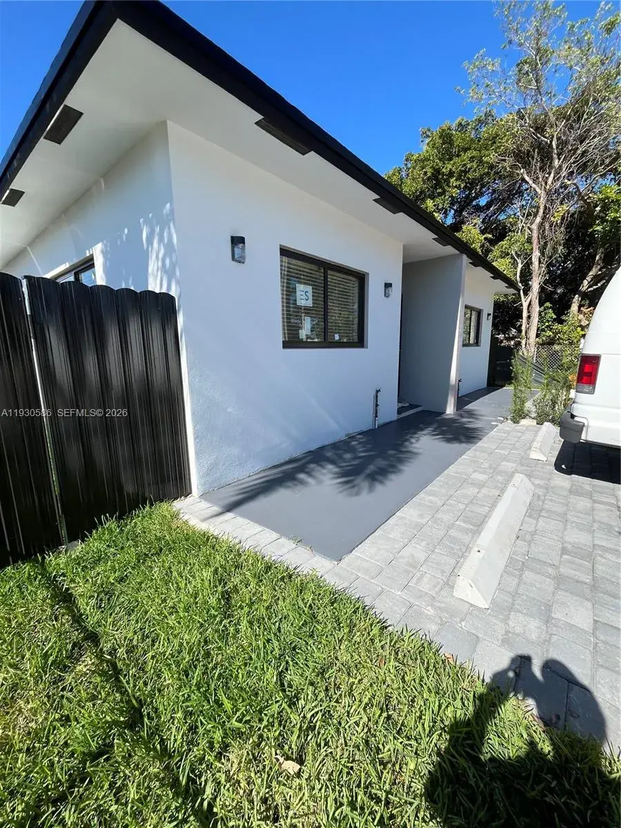 119 NW 5th Ave # 1, Hallandale Beach FL 33009