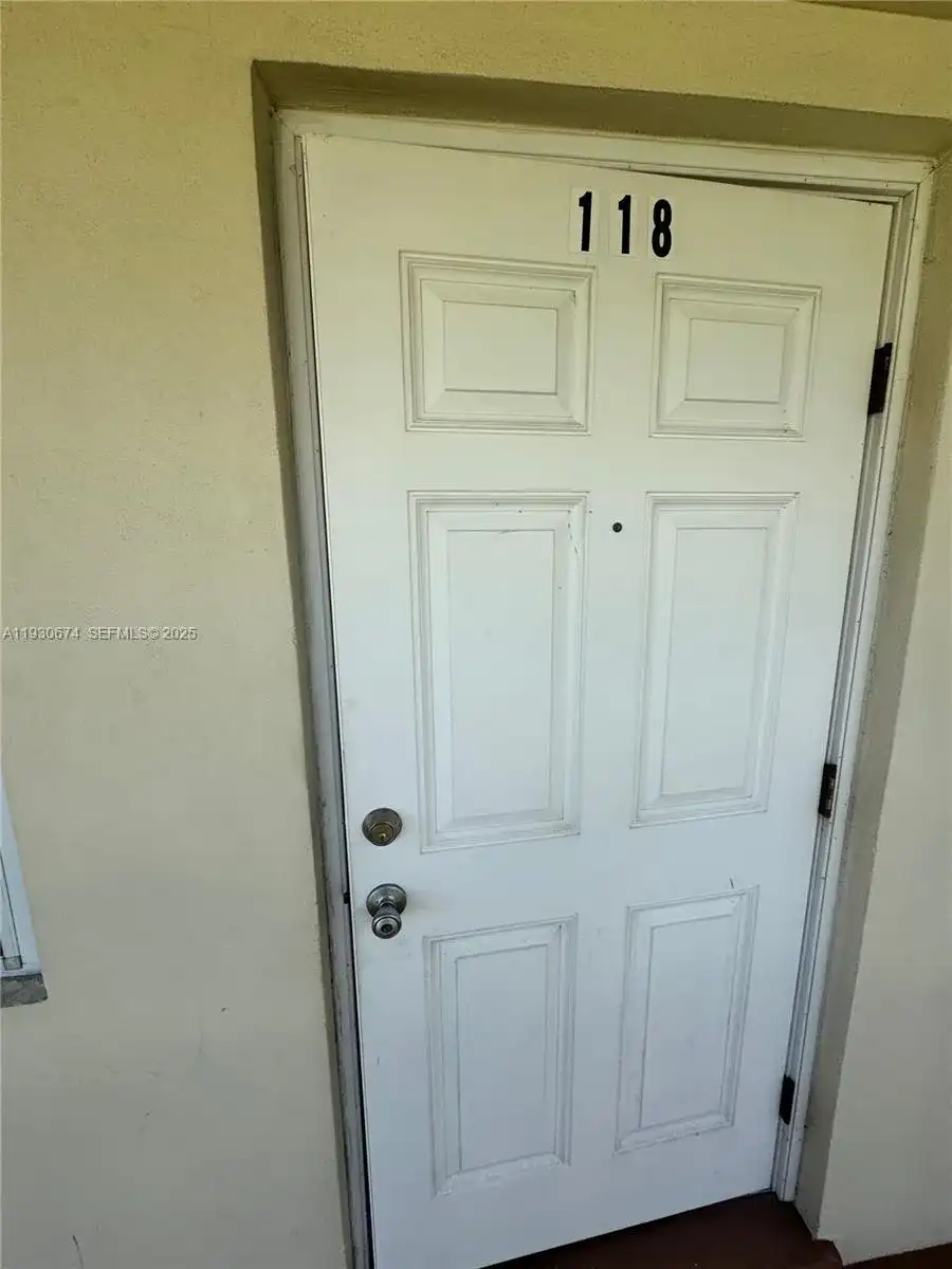 118 E Salisbury E # 118, West Palm Beach FL 33417